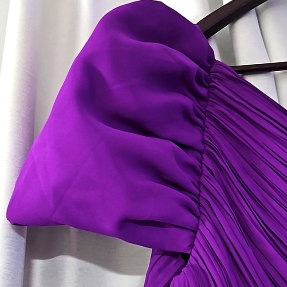 Express Purple One Puff Shoulder Rushed Ruffle Mini Dress. Sized L - Picture 2 of 11